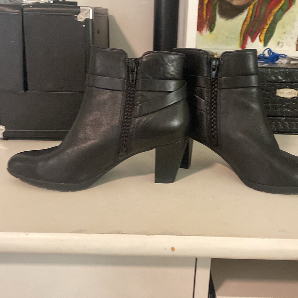 Anne Klein black leather boots 5 1/2 - Picture 3 of 6